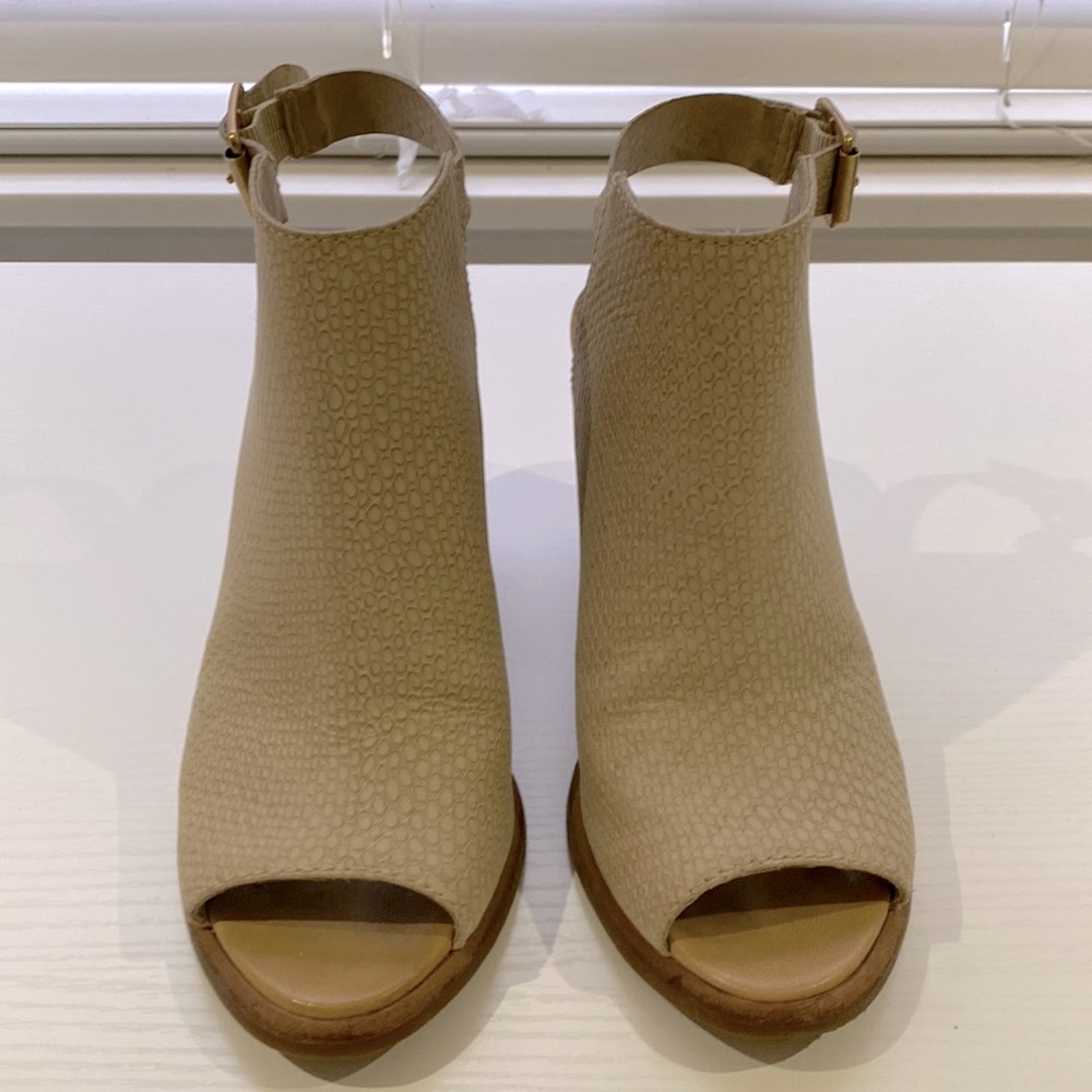 UGG nude leather heels size 7